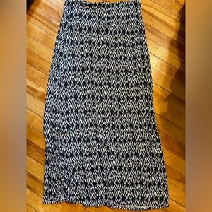 Women’s Max Studio long soft skirt in L